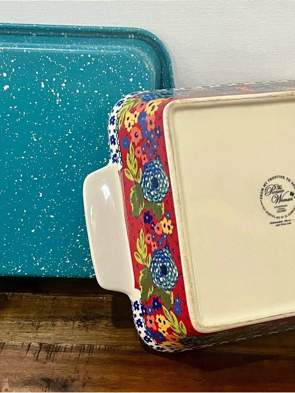Pioneer Woman Ceramic Baking Dish with Red Rim and Floral Center - Home Kitchen